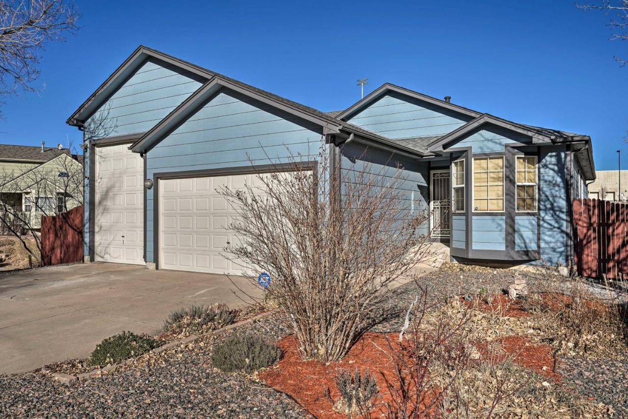 Updated Springs Home - 3 Mi To Garden Of The Gods! コロラドスプリングス エクステリア 写真